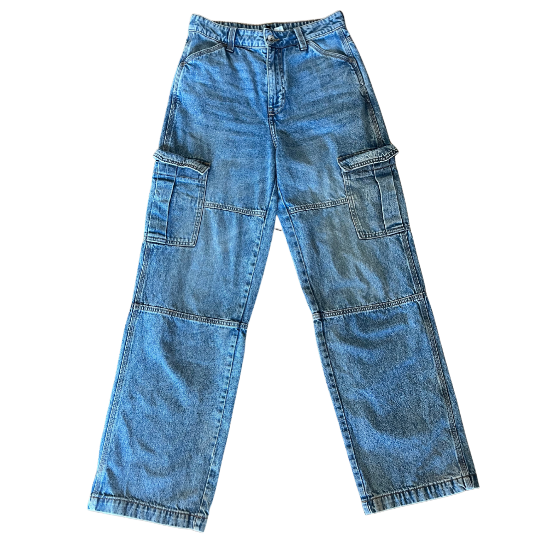 Medium wash cargo jeans - 4