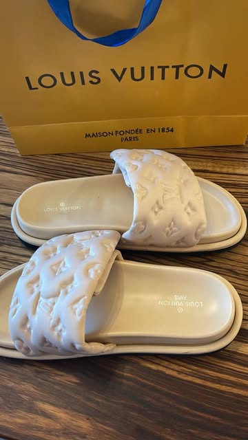 LV Slide Dupe